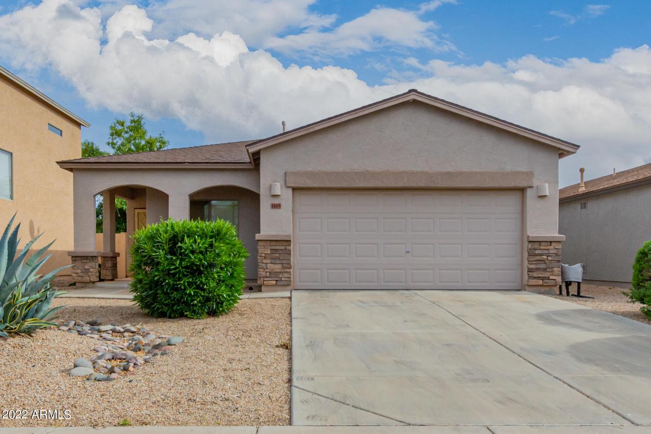 1669 E Renegade Tr., San Tan Valley, AZ 85143