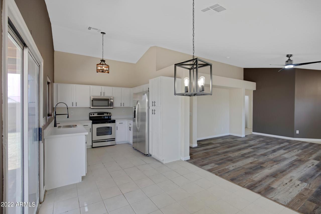 9413 W Monroe St., Peoria, AZ 85345