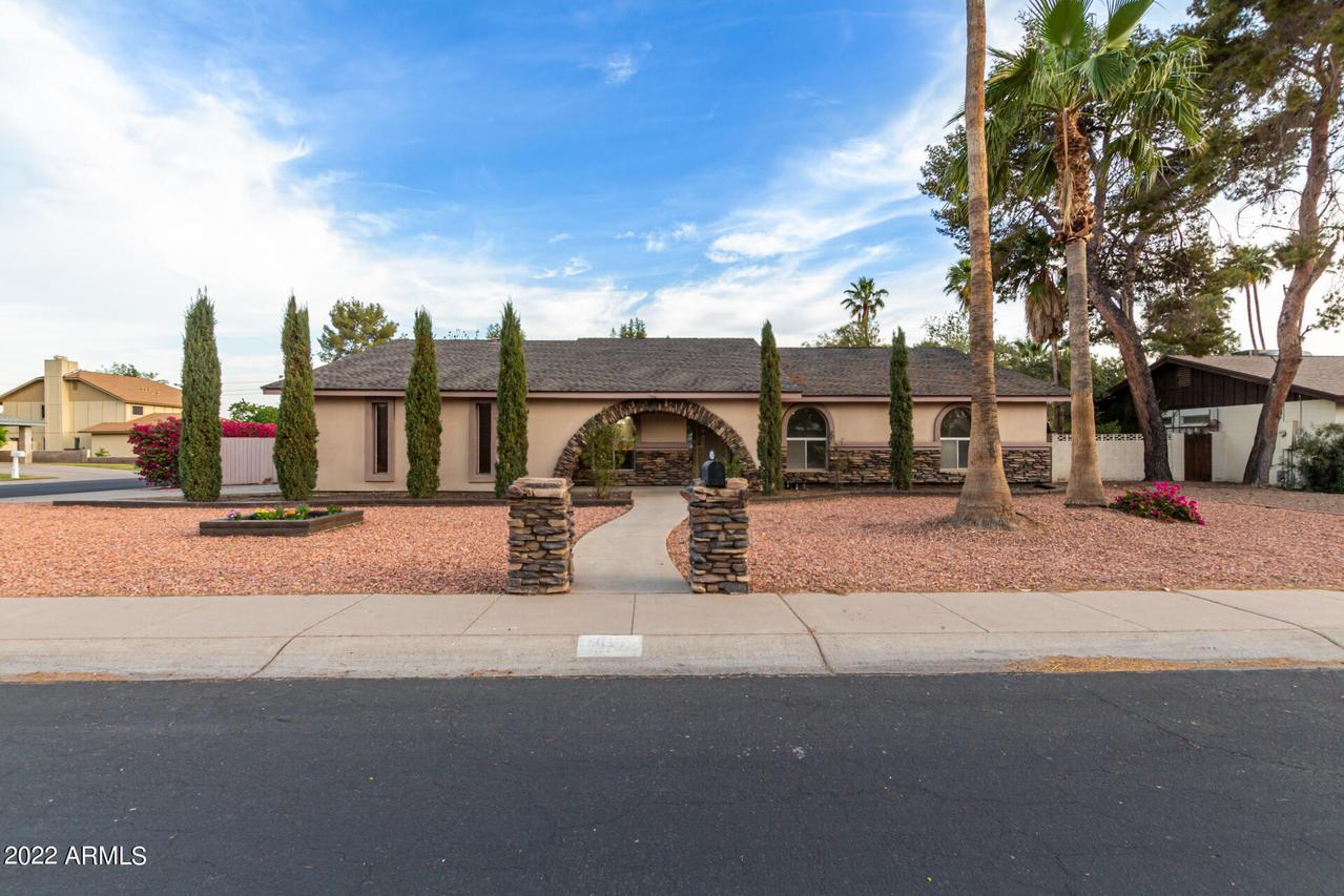 101 W Beck Ln., Phoenix, AZ 85023
