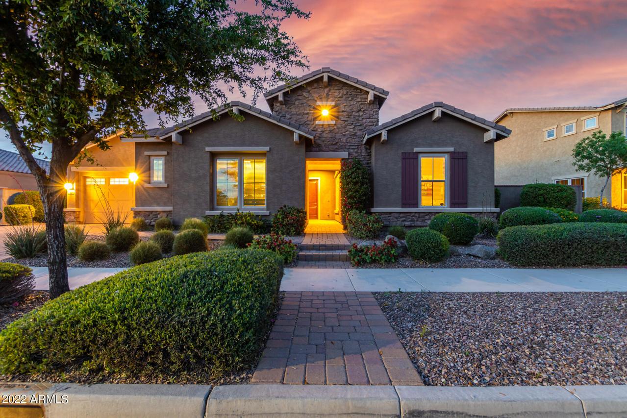 10462 E Vivid Ave., Mesa, AZ 85212