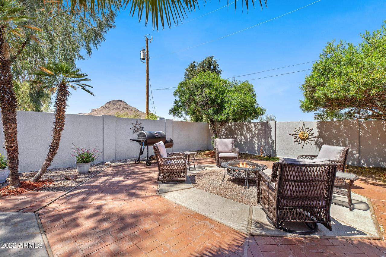 2302 E Evans Dr., Phoenix, AZ 85022