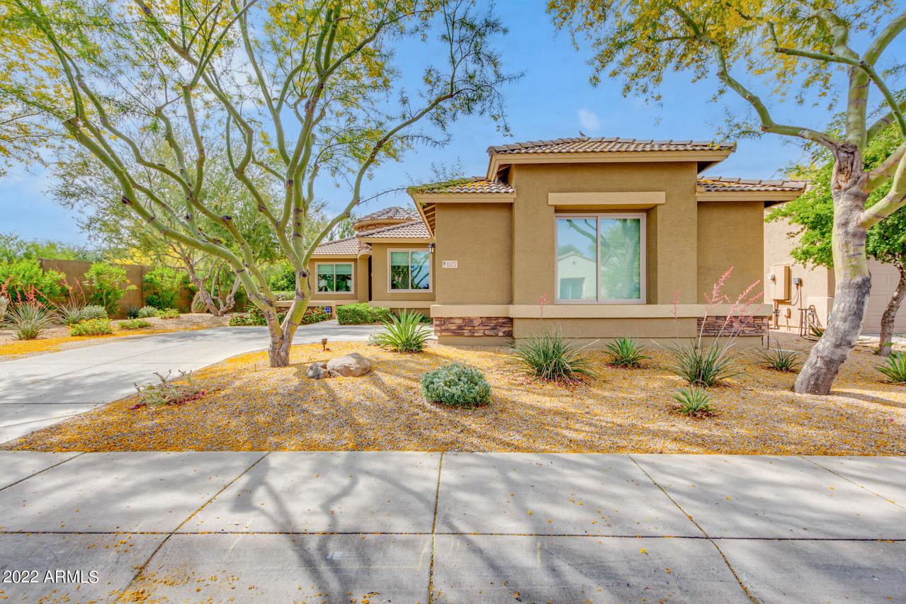1527 E Gary Way, Phoenix, AZ 85042
