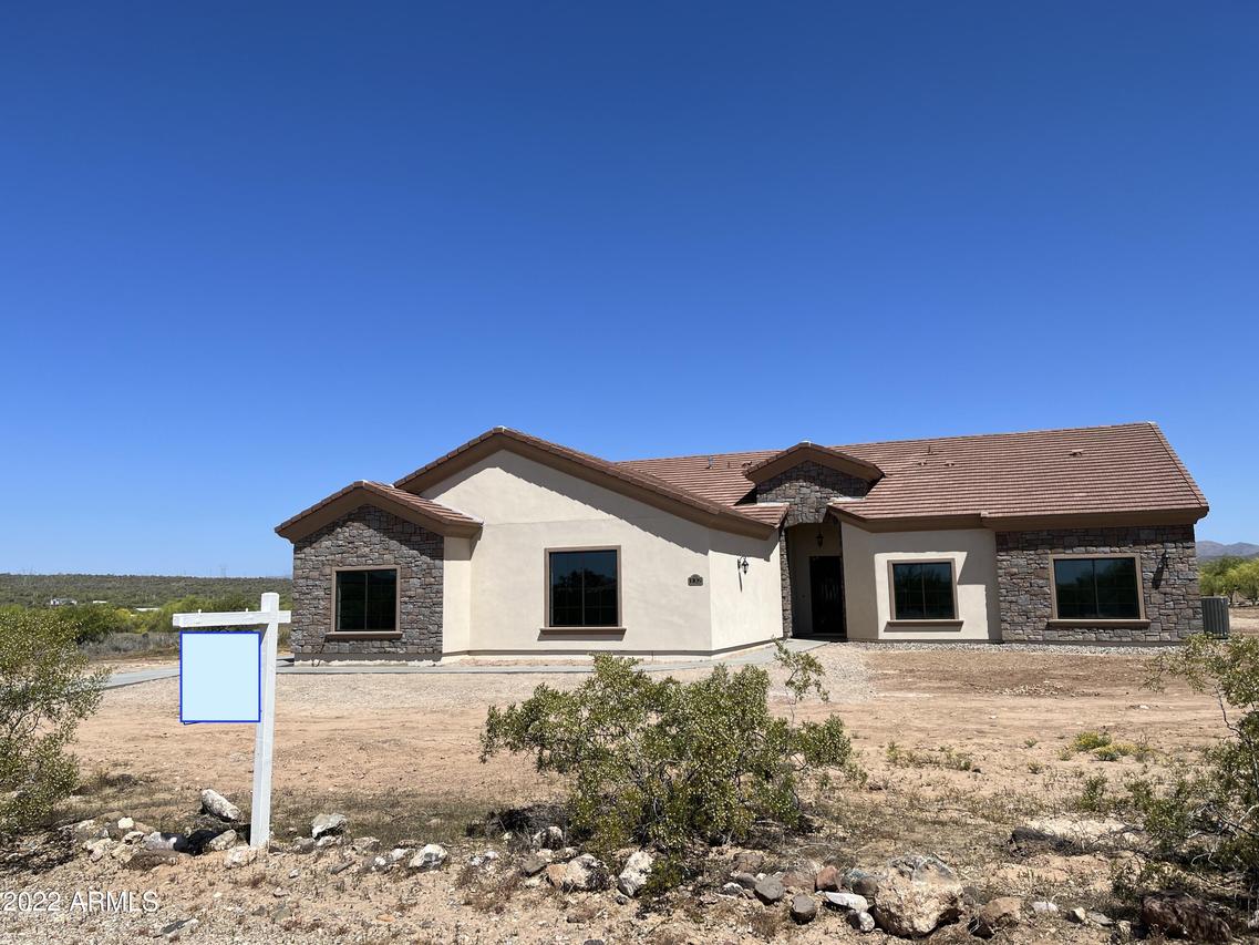 132 W Circle Mountain Rd., New River, AZ 85087
