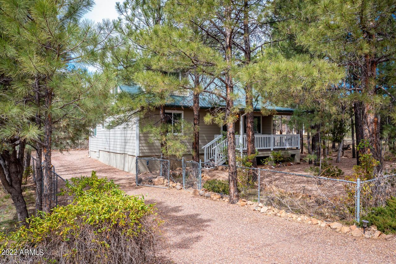 2872 Lazy Bear Tr., Overgaard, AZ 85933