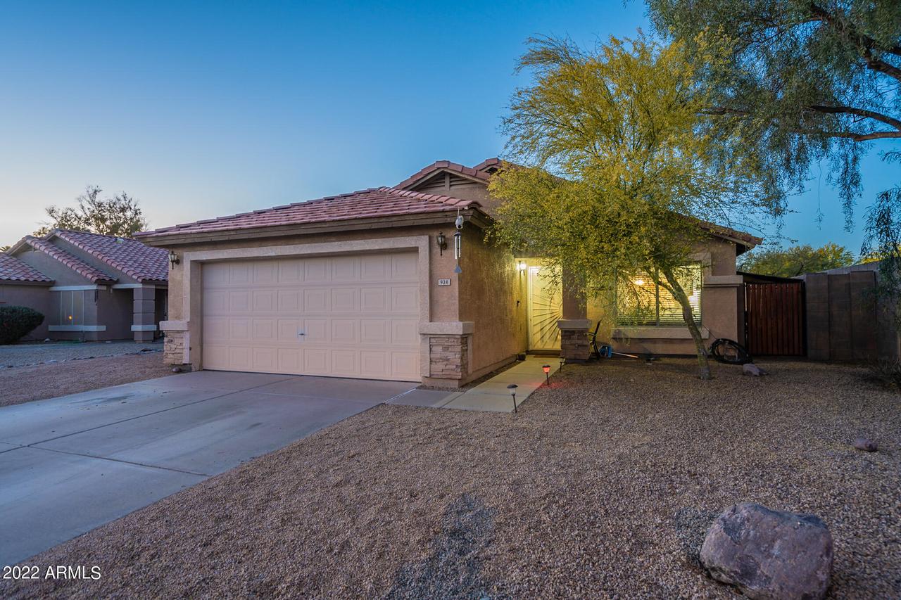 924 W 10th Ave., Apache Junction, AZ 85220