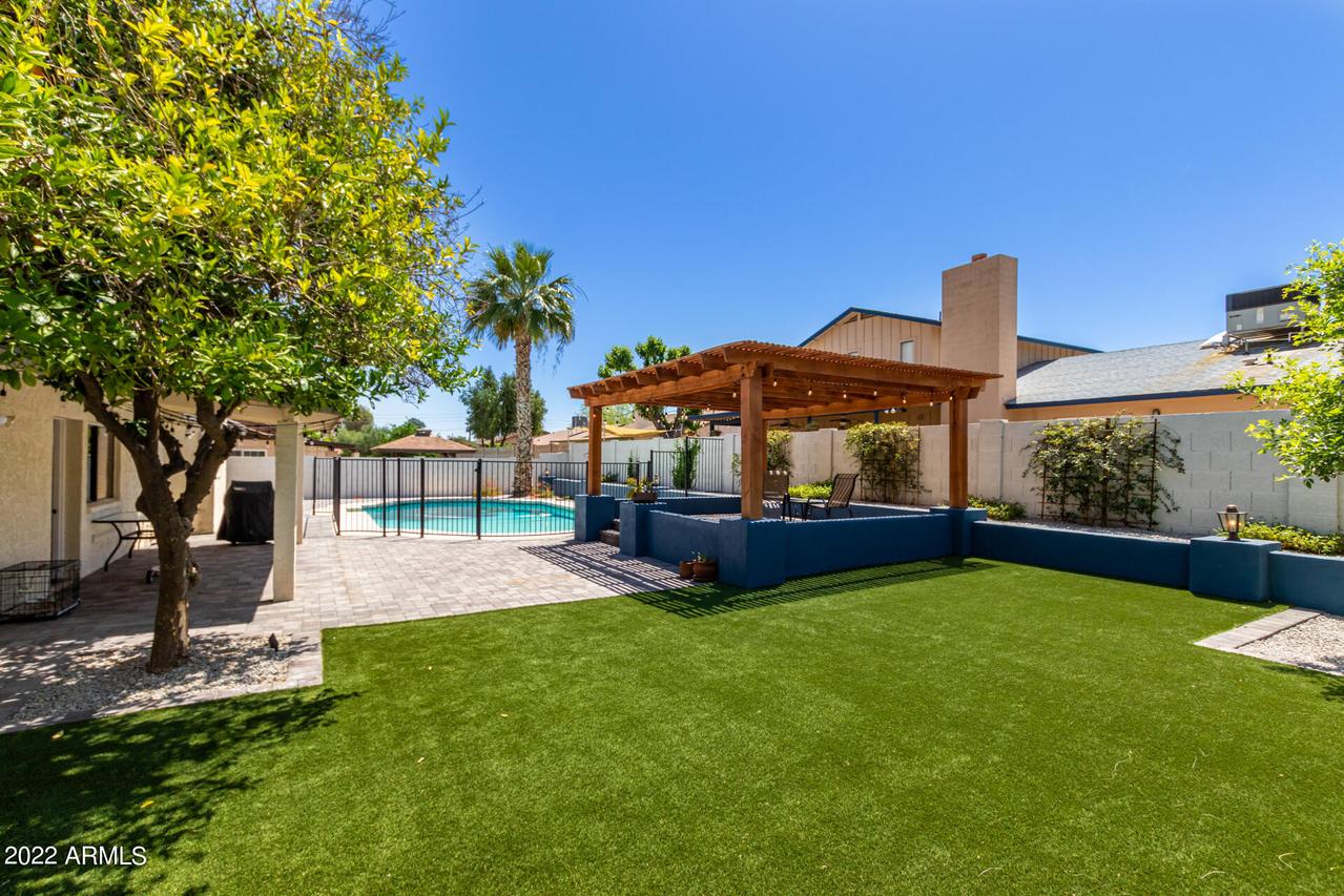 2323 E Sunnyside Dr., Phoenix, AZ 85028