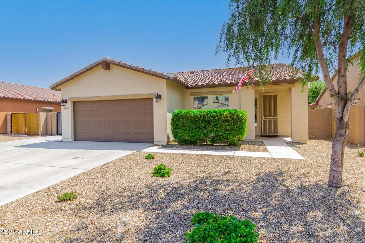 1669 E Cielo Azul Way, San Tan Valley, AZ 85140