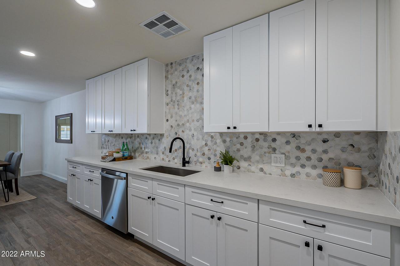 2615 E Mitchell Dr., Phoenix, AZ 85016