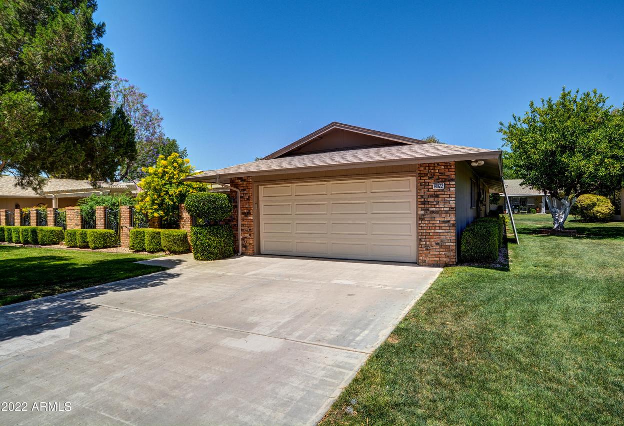 19022 N Signal Butte Cir., Sun City, AZ 85373