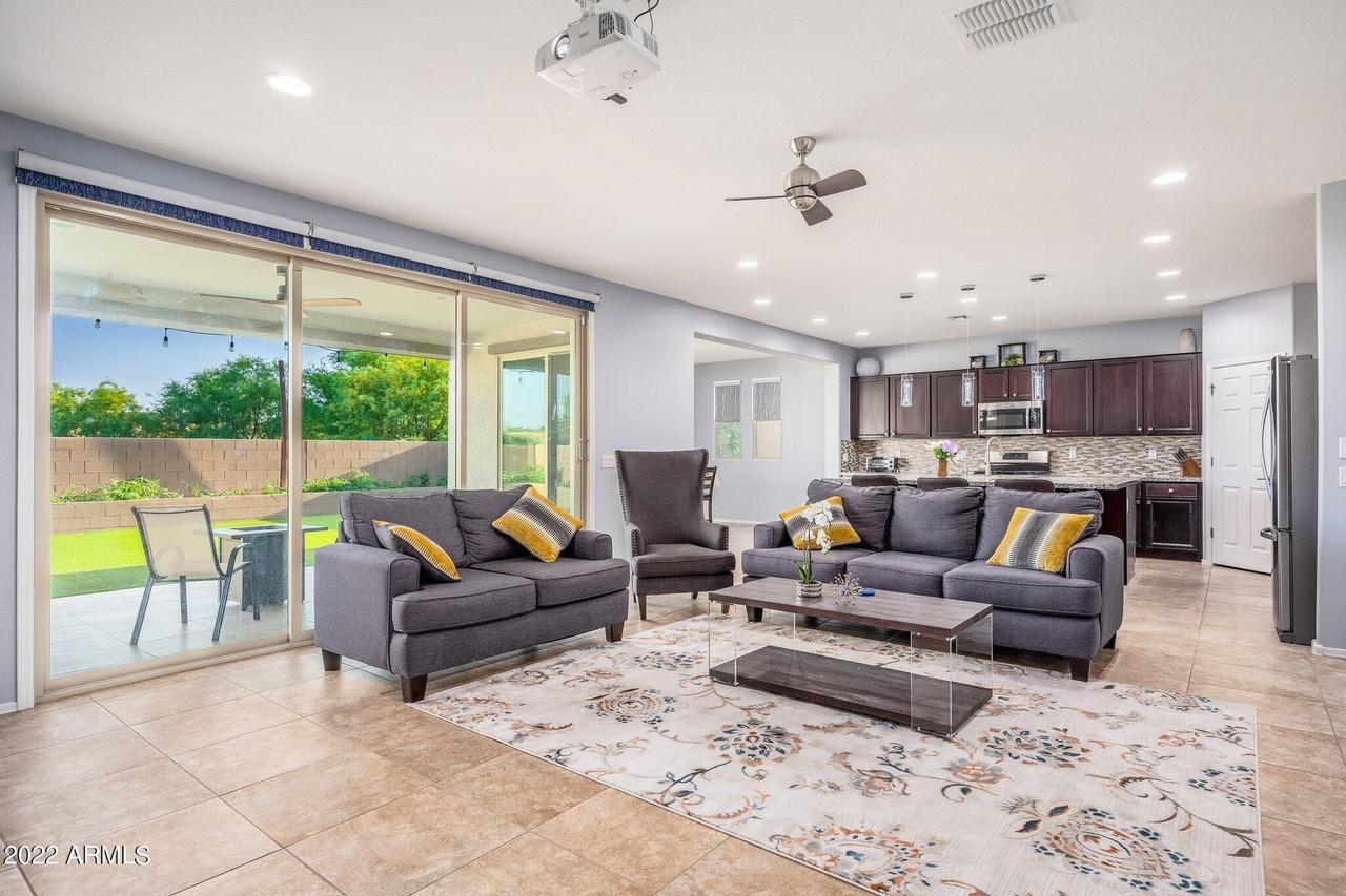 2209 E Flandreau Rd., Phoenix, AZ 85024