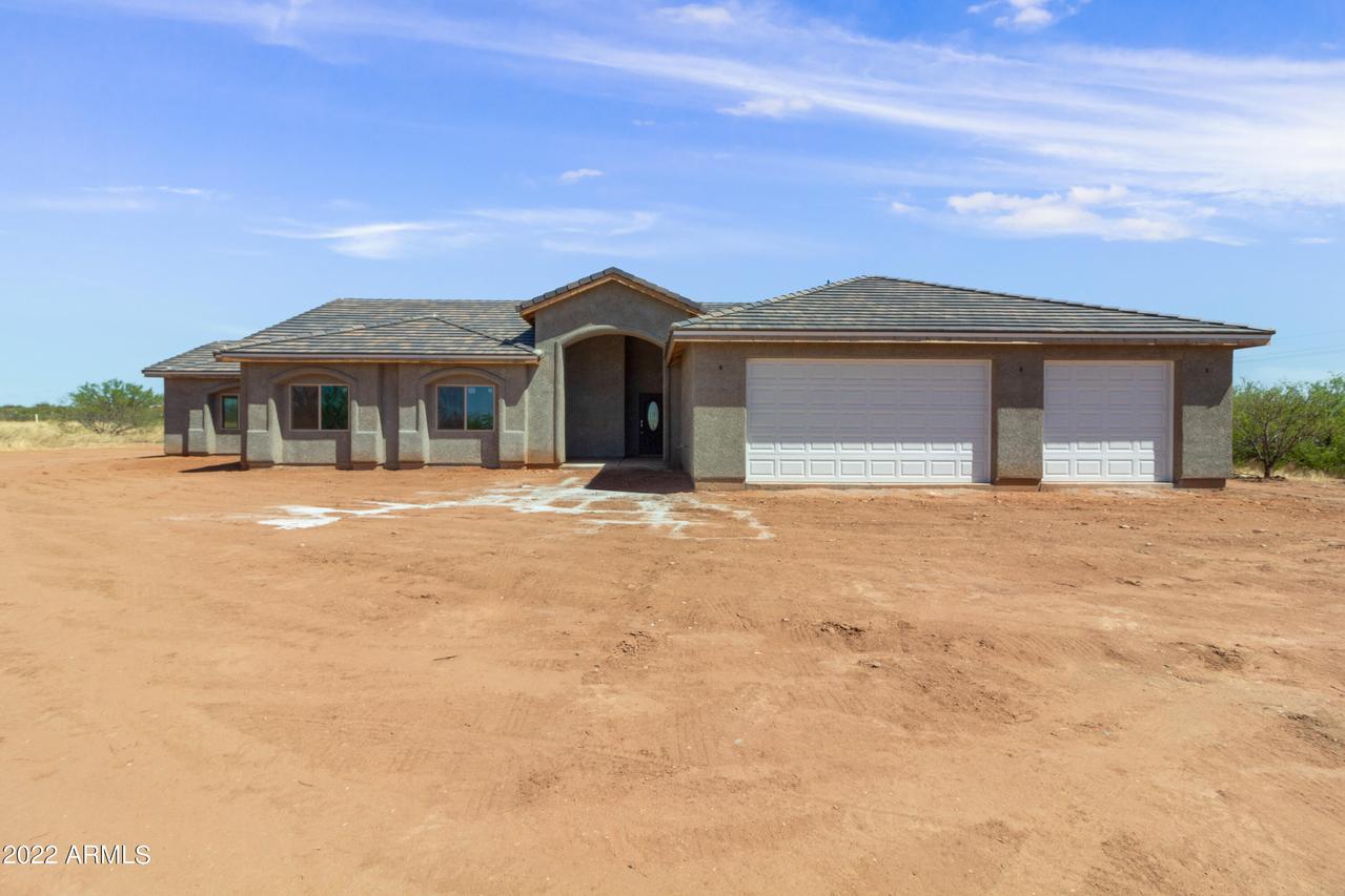 8373 Sunwing Ridge Dr., Hereford, AZ 85615