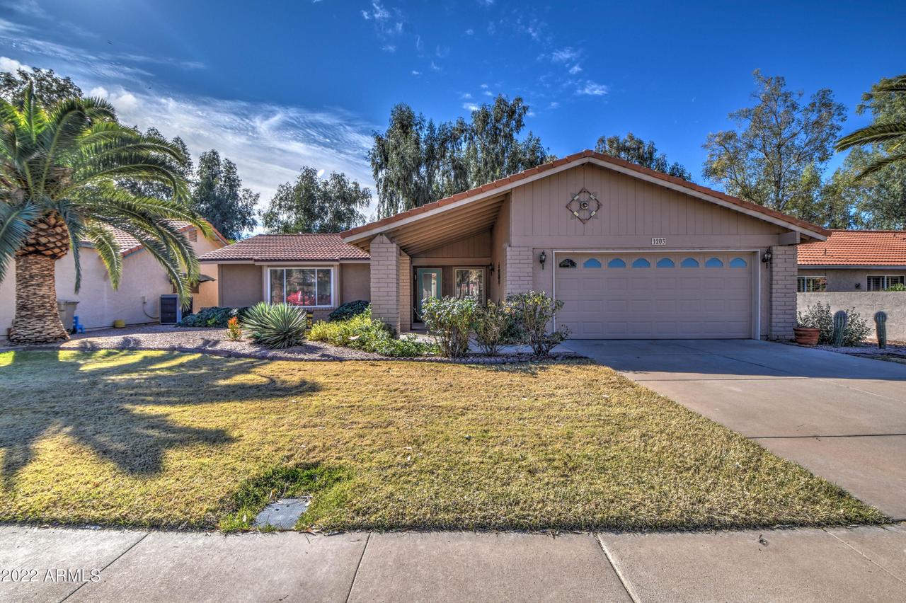 1203 Leisure World, Mesa, AZ 85206