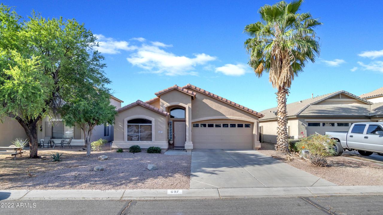 697 E Lovegrass Dr., San Tan Valley, AZ 85143