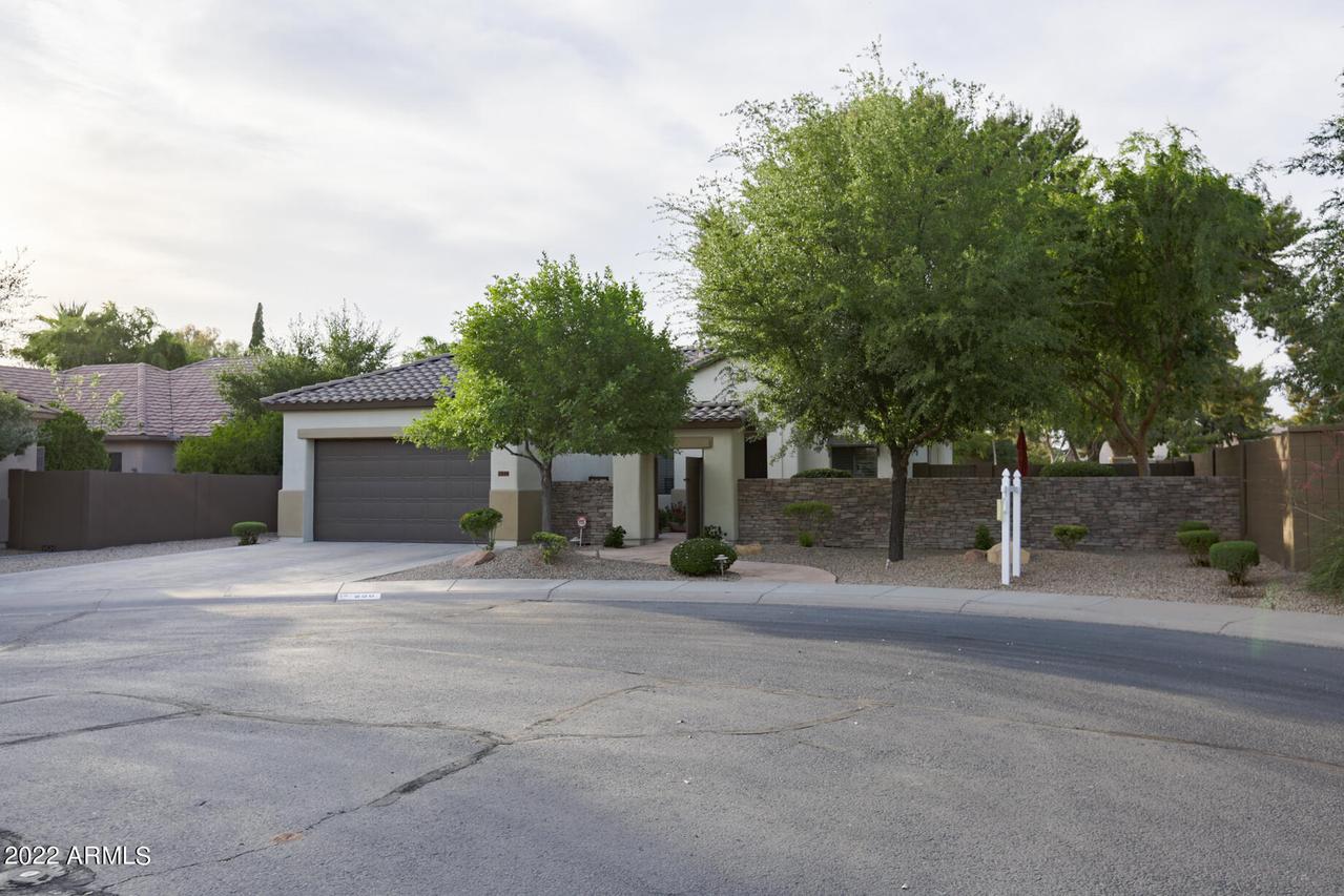 800 W Palo Brea Dr., Litchfield Park, AZ 85340