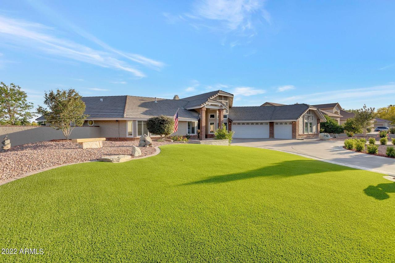 7305 W Country Gables Dr., Peoria, AZ 85381