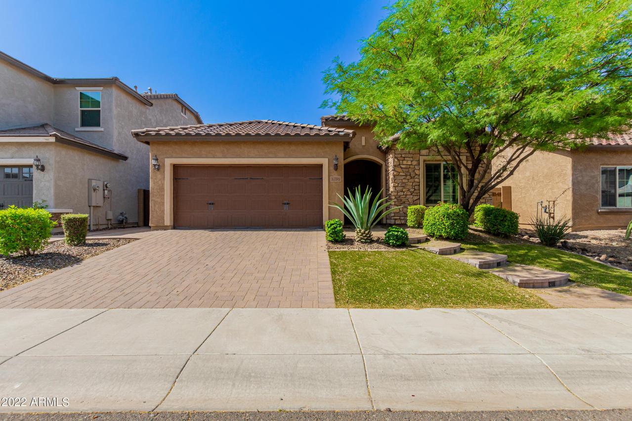 1755 W Desperado Way, Phoenix, AZ 85085