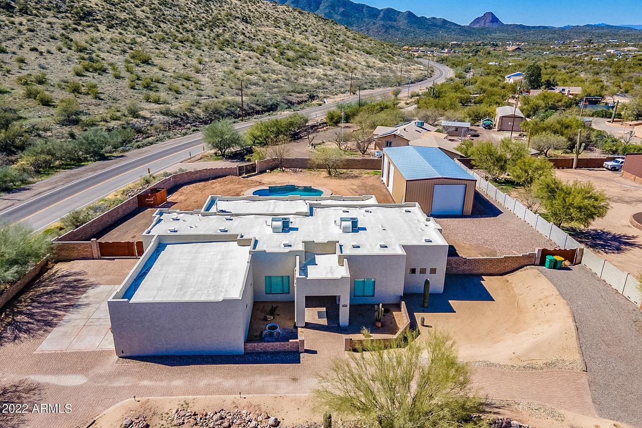 44206 N 10th St., New River, AZ 85087