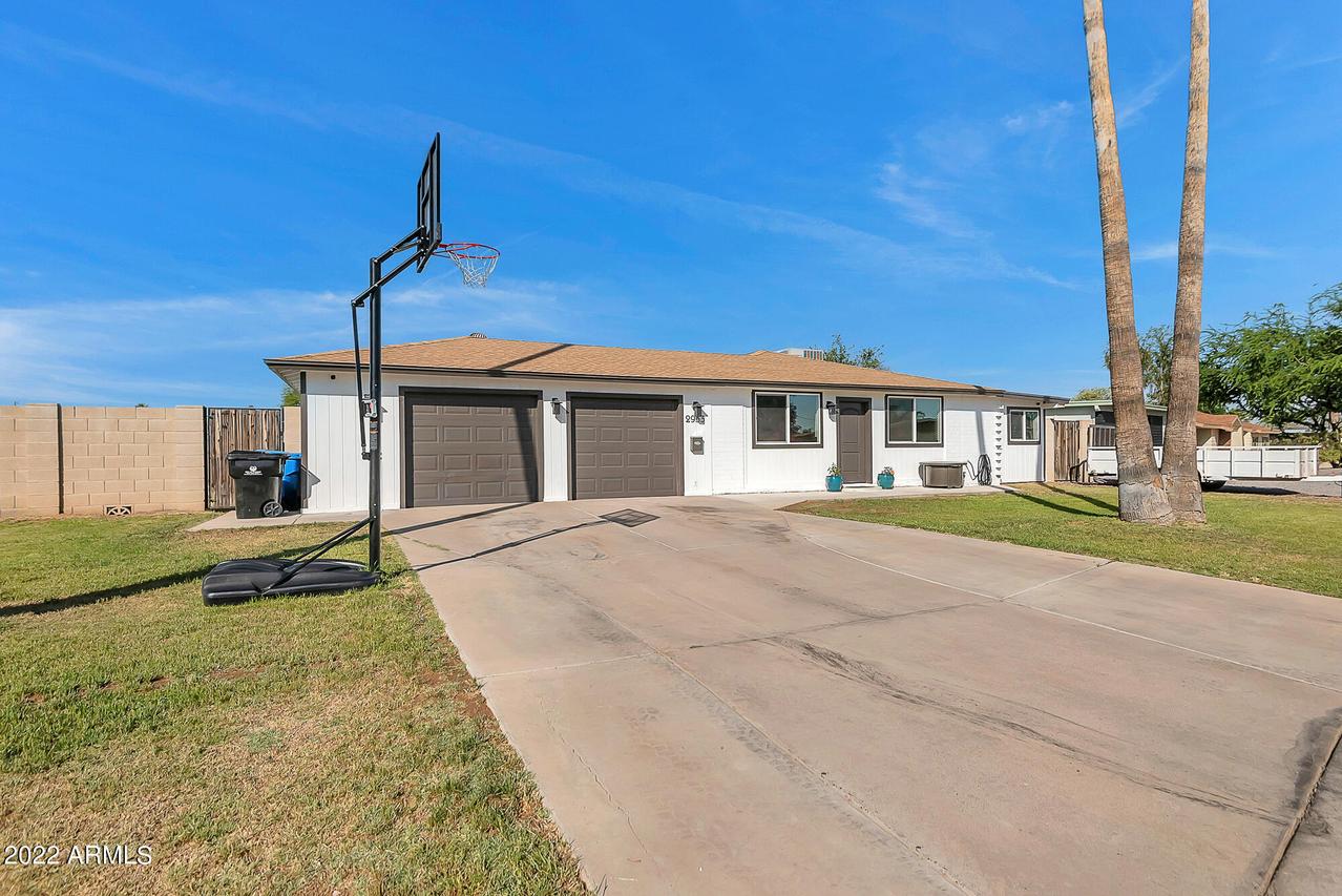 2933 W Port Au Prince Ln., Phoenix, AZ 85053