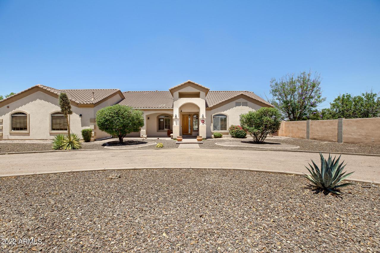64 W Via De Palmas, San Tan Valley, AZ 85140