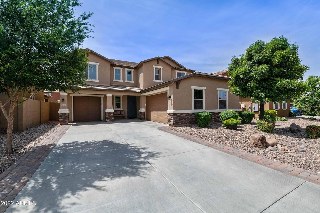 815 W Desert Hollow Dr., San Tan Valley, AZ 85143