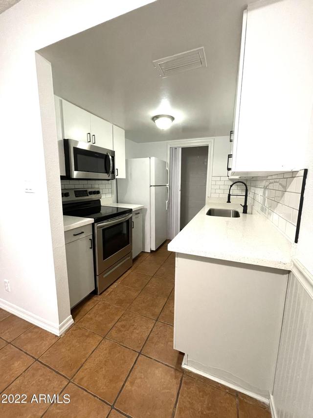 5250 N 42nd Dr., Phoenix, AZ 85019