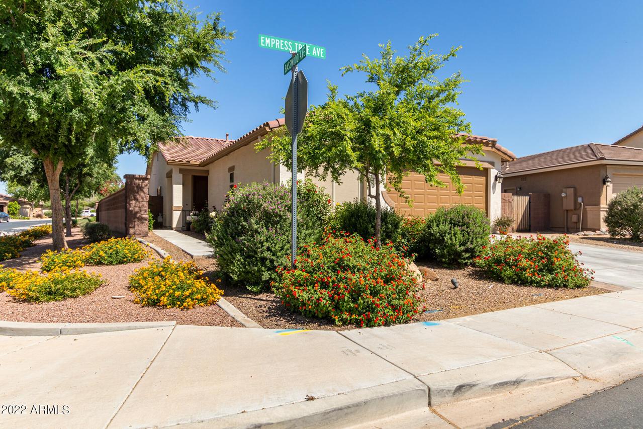 945 W Empress Tree Ave., San Tan Valley, AZ 85140