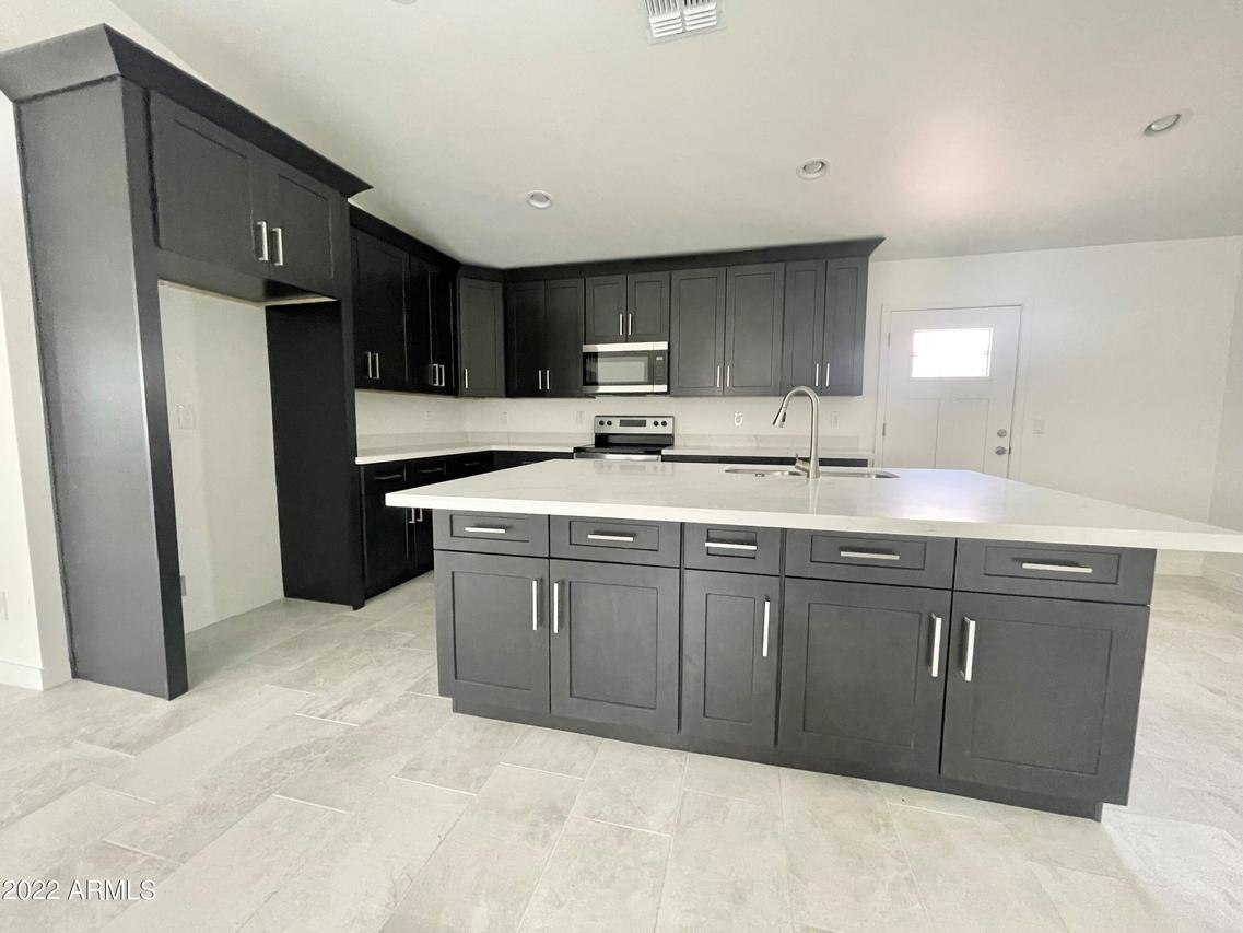 2748 E Pueblo Ave., Phoenix, AZ 85040
