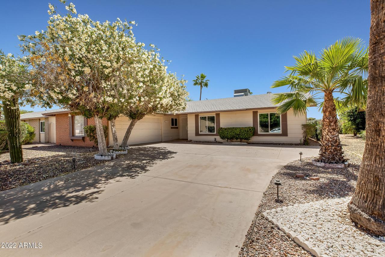 11233 S Iroquois Dr., Phoenix, AZ 85044