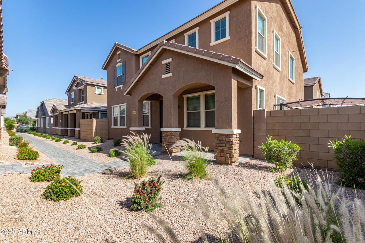 208 N 56th Pl., Mesa, AZ 85205