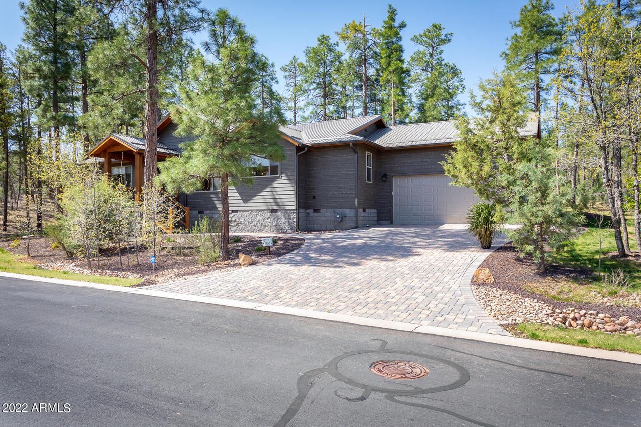 1950 Silvertree Ln., Show Low, AZ 85901