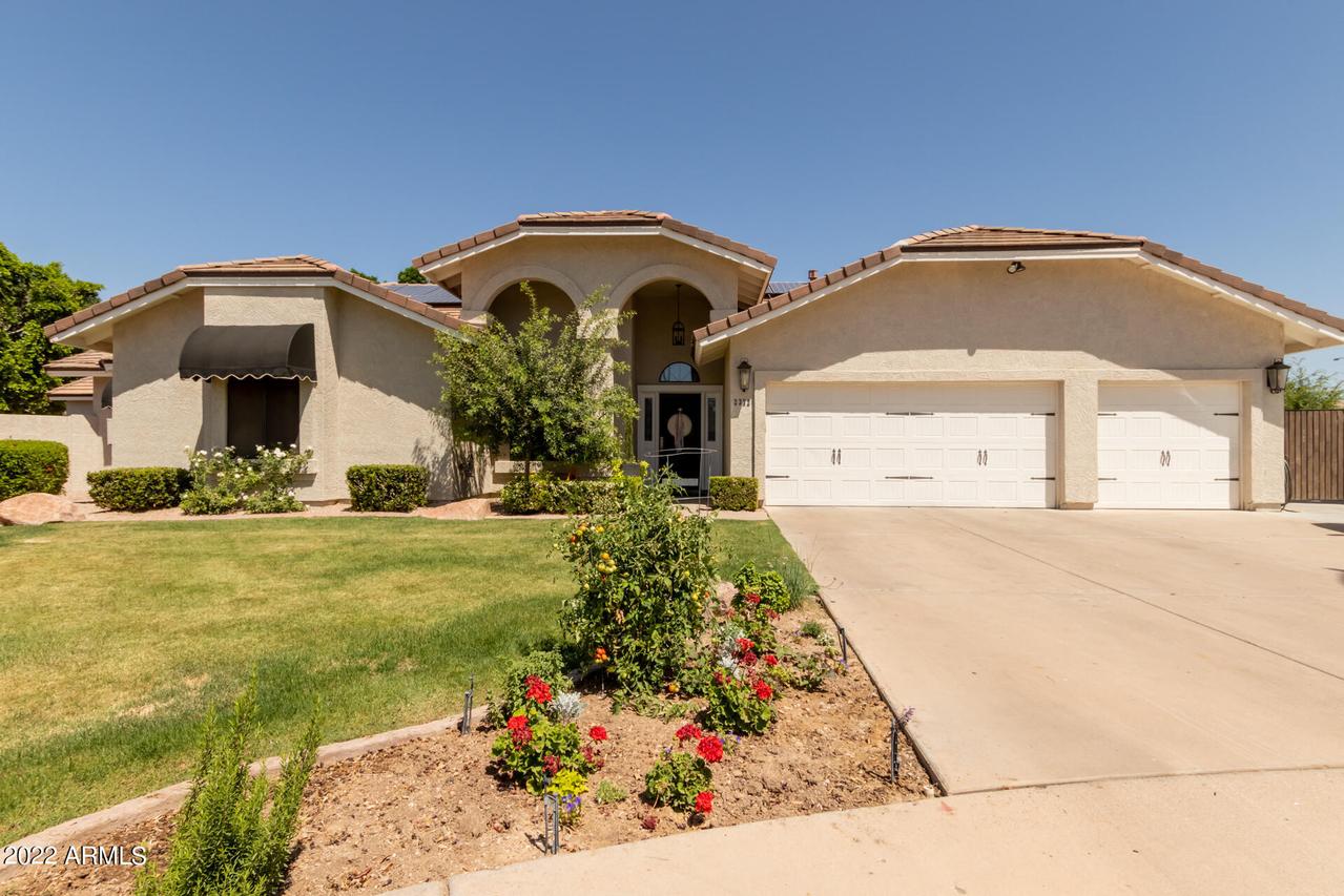 2332 E Nance Cir., Mesa, AZ 85213