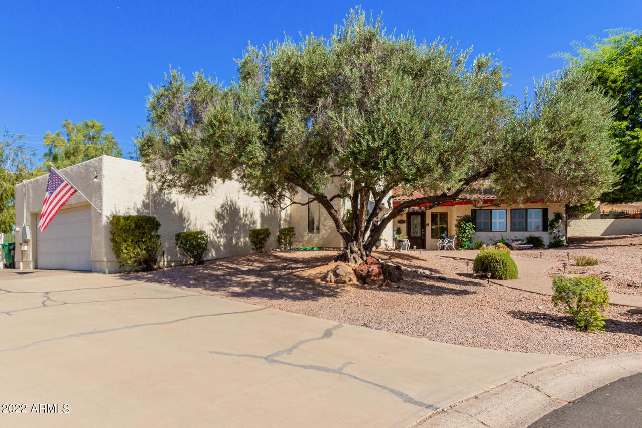 915 W Fairway Dr., Mesa, AZ 85201