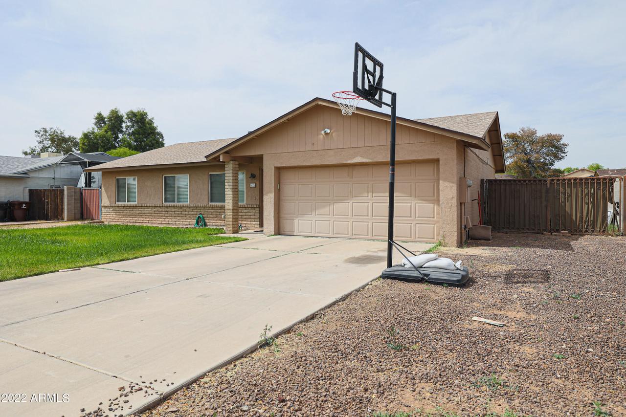 9426 W Sunnyslope Ln., Peoria, AZ 85345