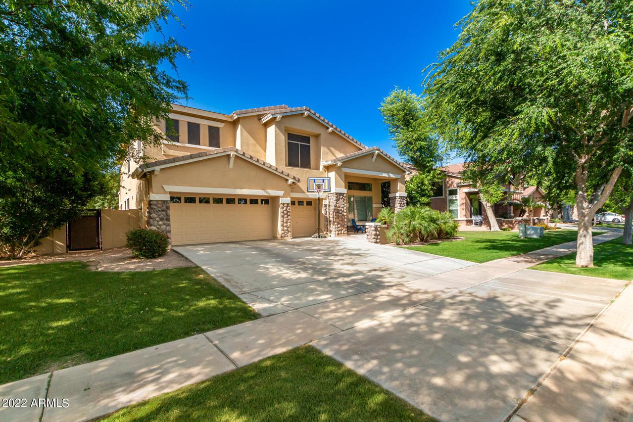 2898 E Comstock Dr., Gilbert, AZ 85296