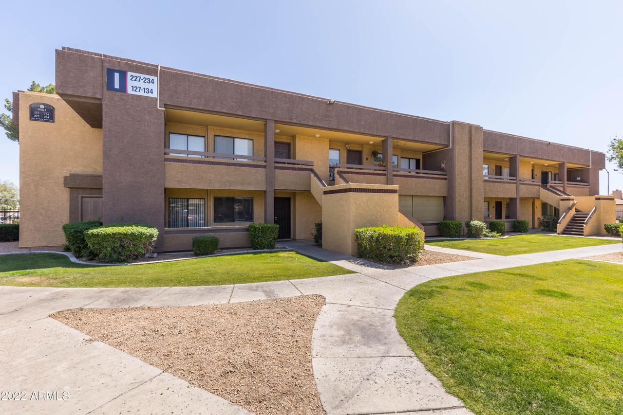 3601 W Tierra Buena Ln. #I-127, Phoenix, AZ 85053