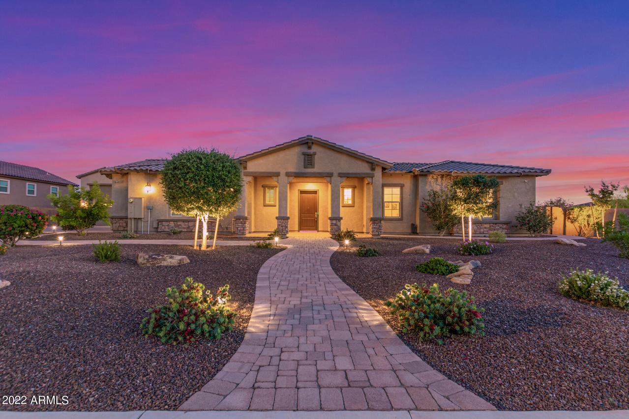 7611 W Saguaro Park Ln., Peoria, AZ 85383