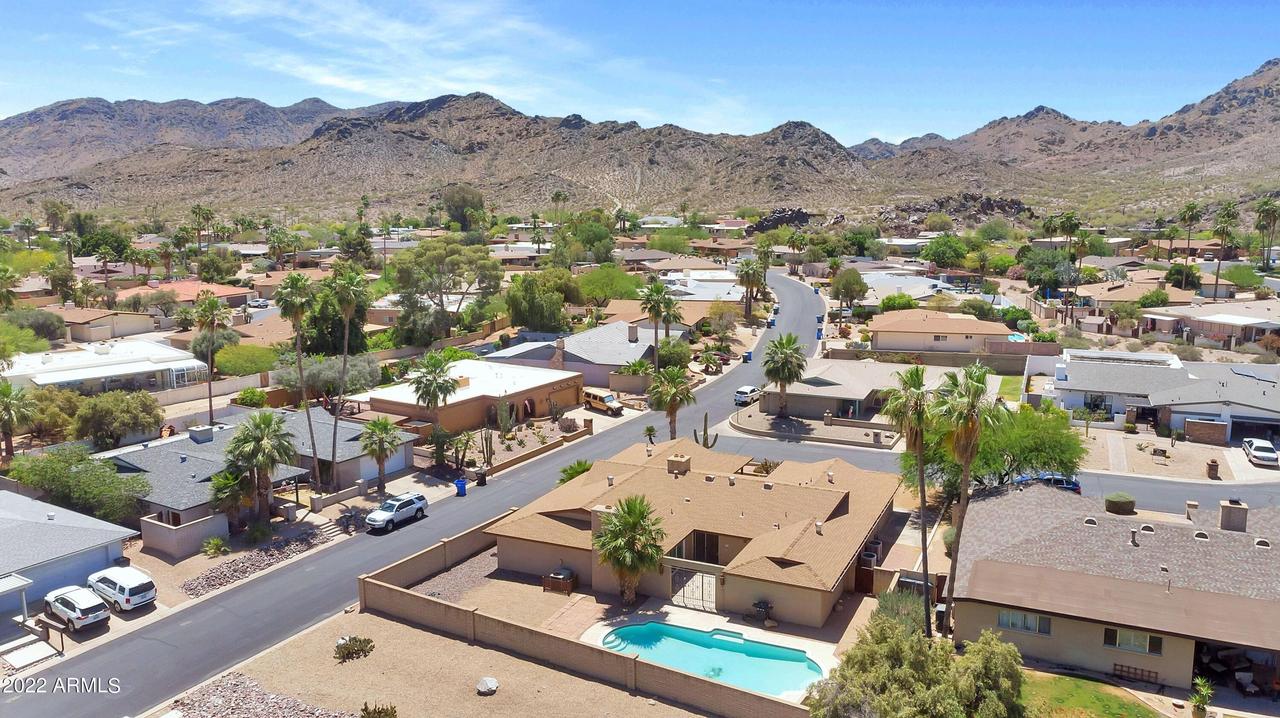 3020 E Calaveros Dr., Phoenix, AZ 85028