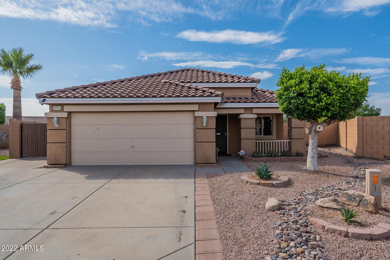 2806 S Channing Cir., Mesa, AZ 85212