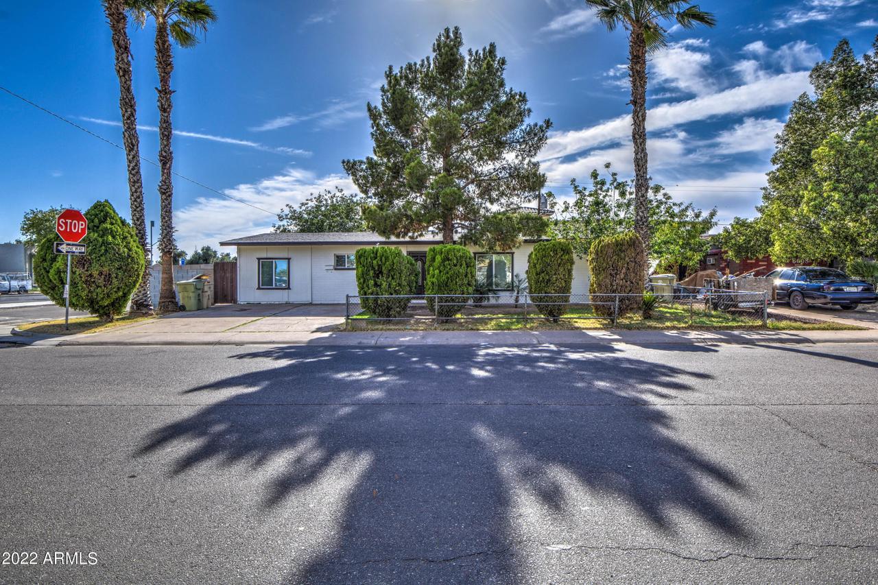 6002 N 65th Ave., Glendale, AZ 85301