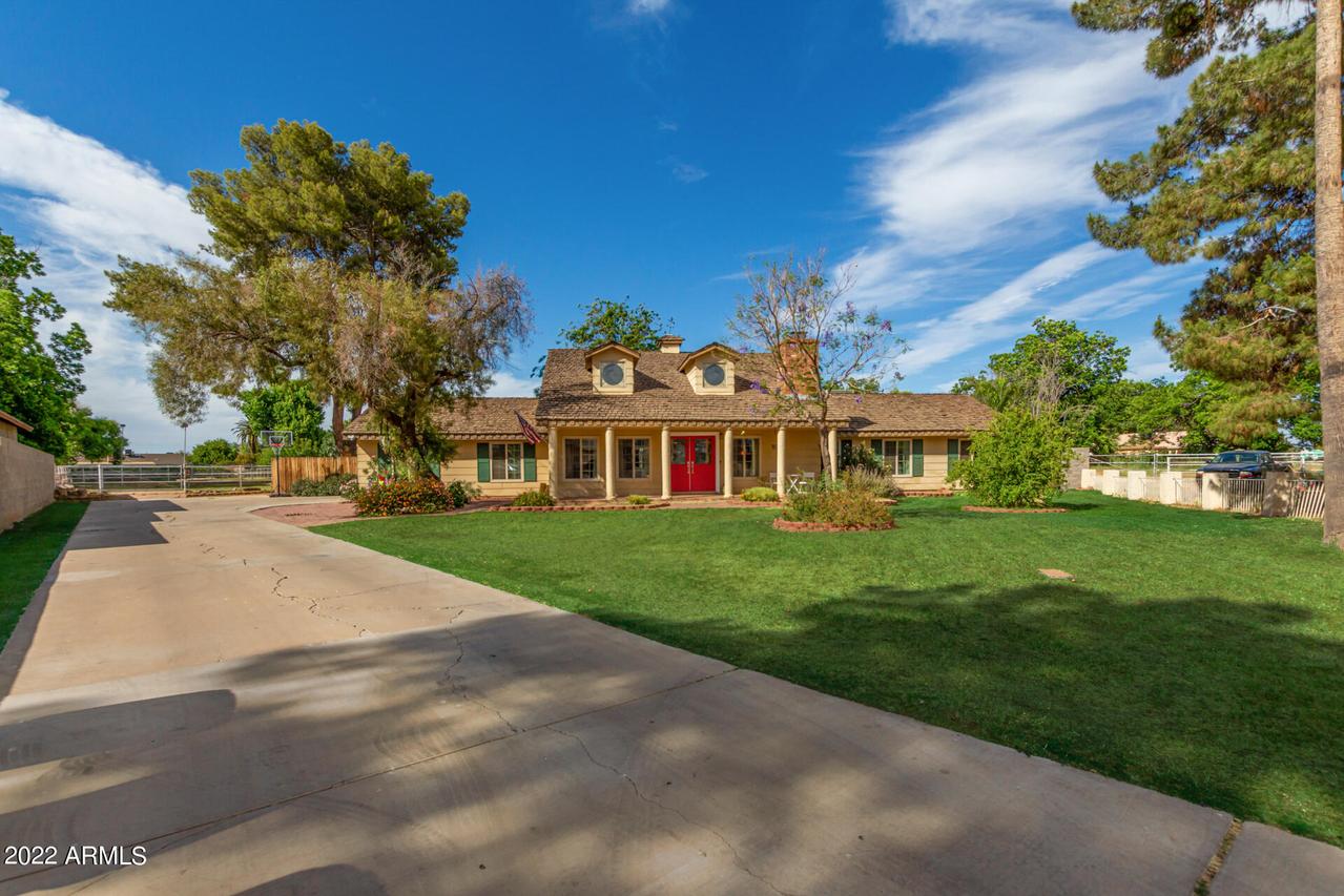 8902 W Lawrence Ln., Tolleson, AZ 85353