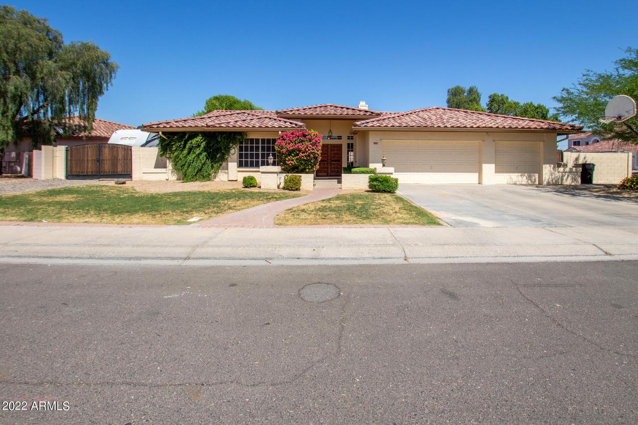 12301 N 71st Ln., Peoria, AZ 85381