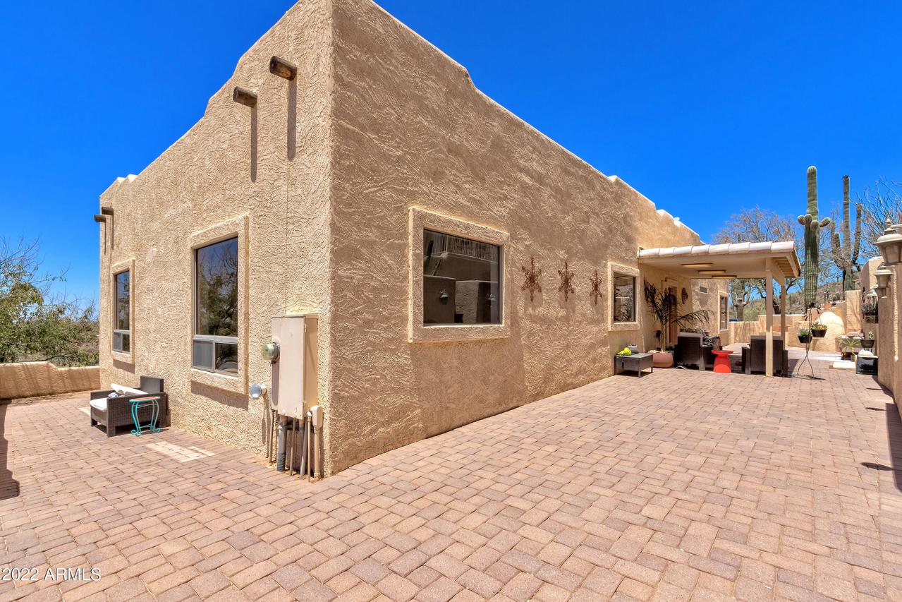 42817 N 8th St., New River, AZ 85087