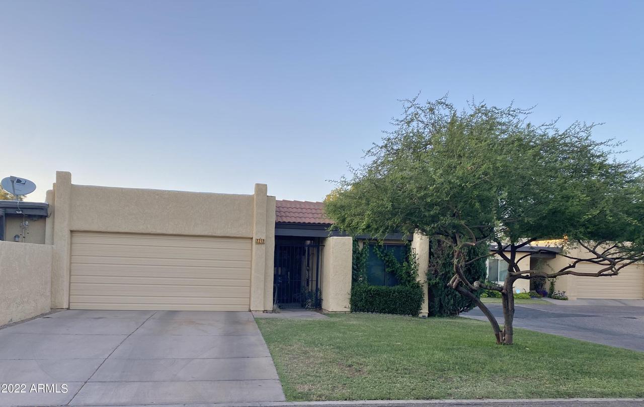 2212 W Claremont St., Phoenix, AZ 85015
