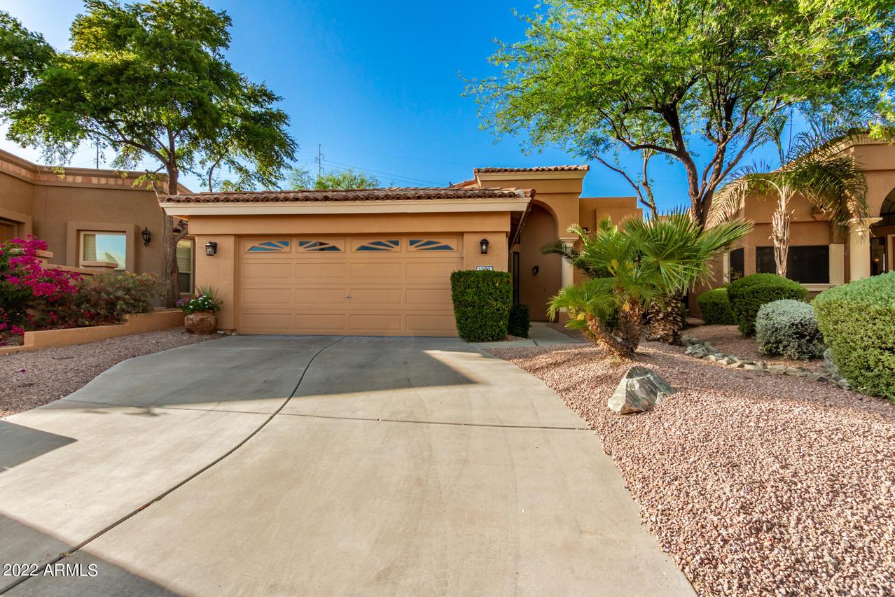 1070 E Shangri La Rd., Phoenix, AZ 85020