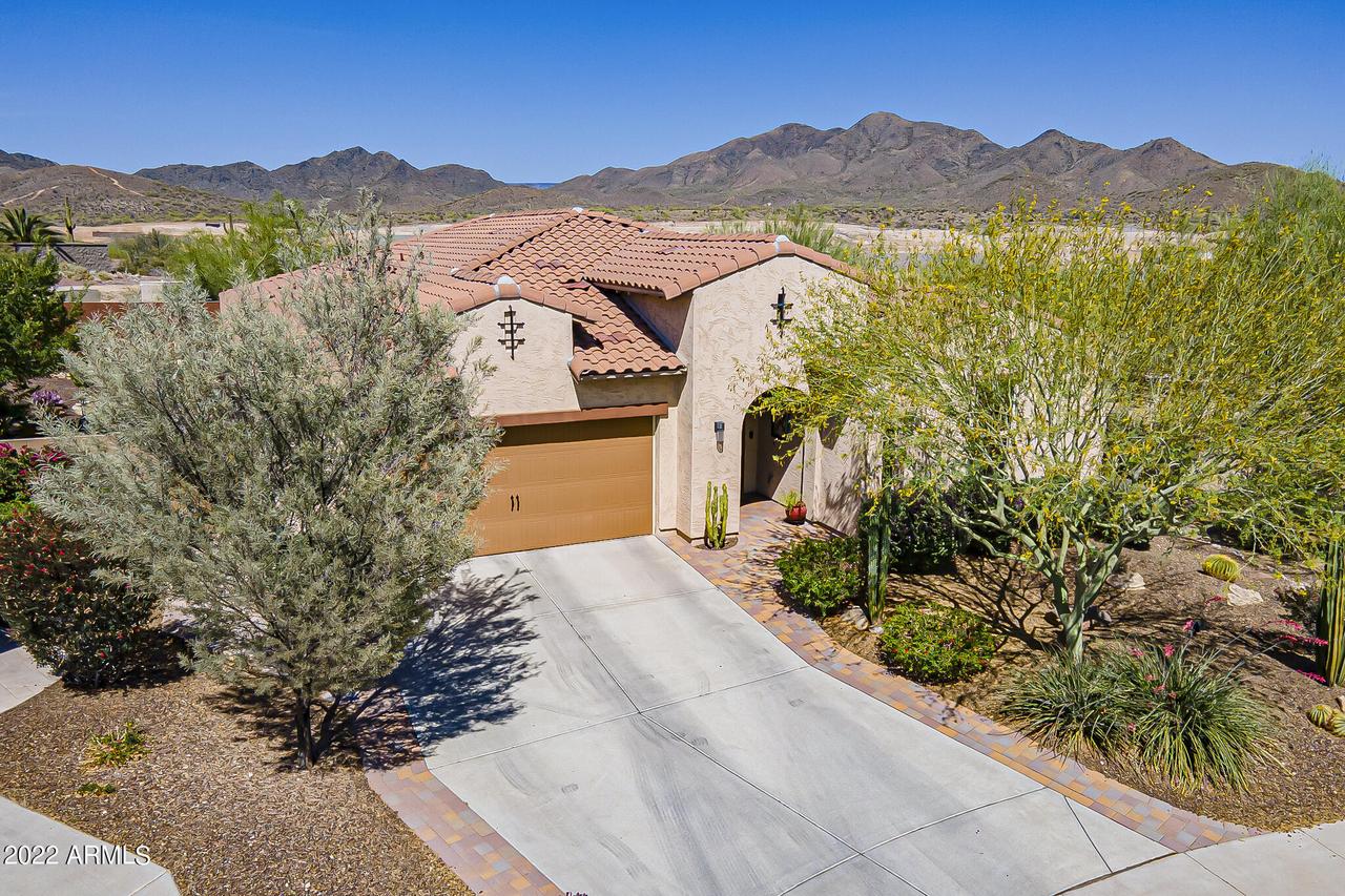 3712 W Lapenna Dr., New River, AZ 85087