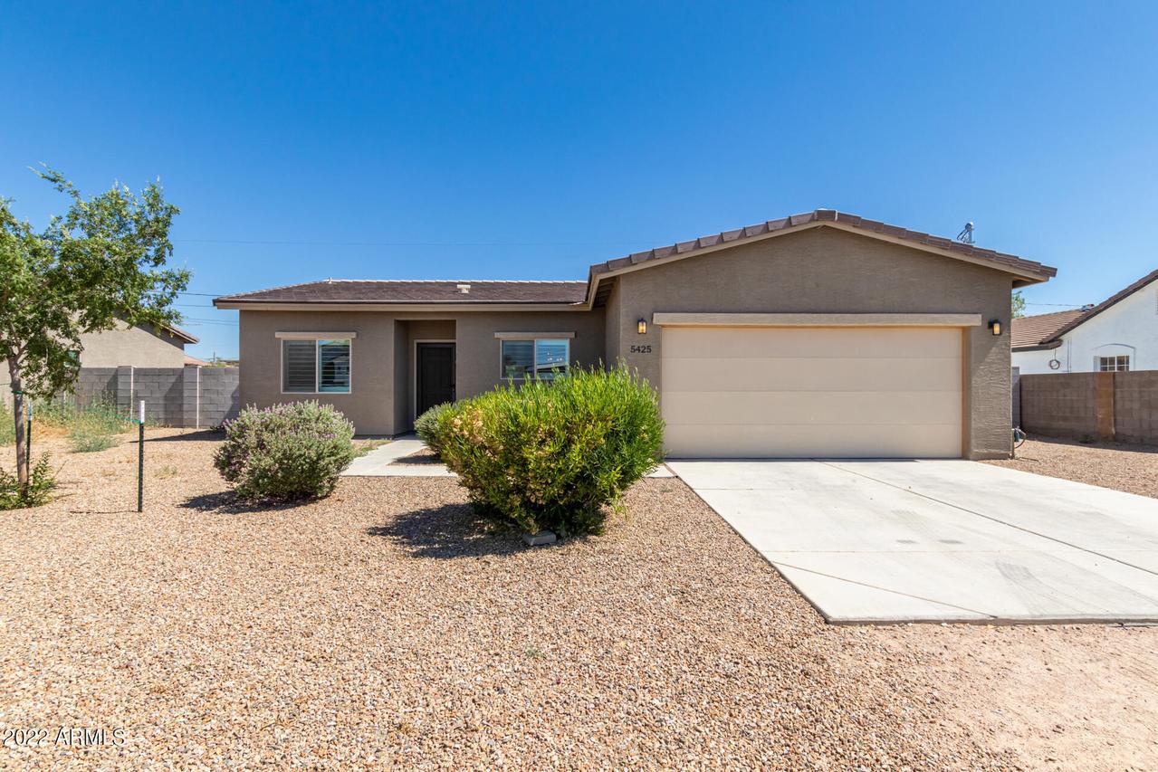 5425 E Santa Clara Dr., San Tan Valley, AZ 85140
