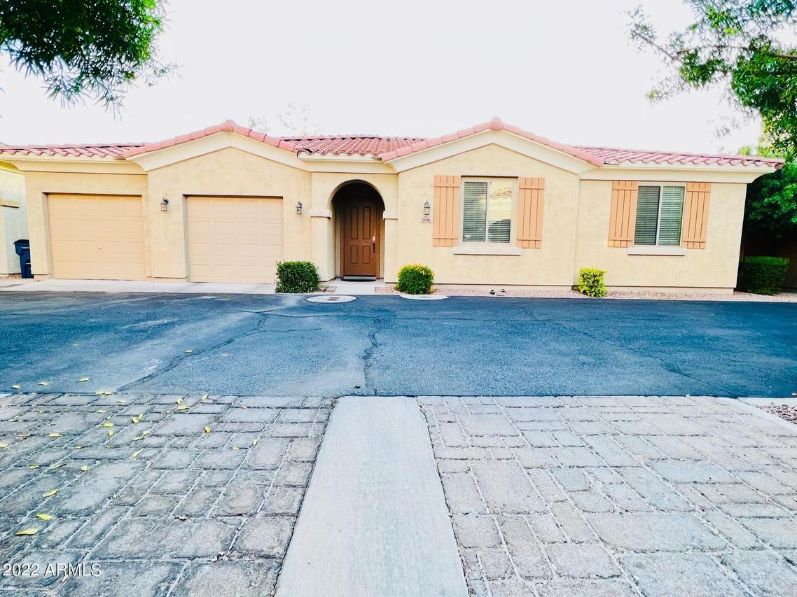 1686 S Desert View Pl., Apache Junction, AZ 85120