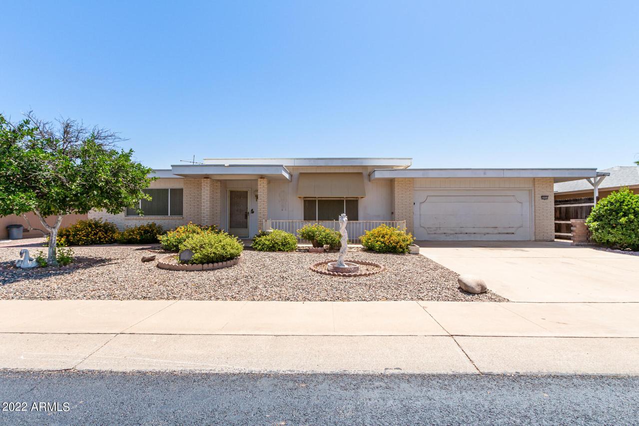 15621 N Meadow Park Dr., Sun City, AZ 85351
