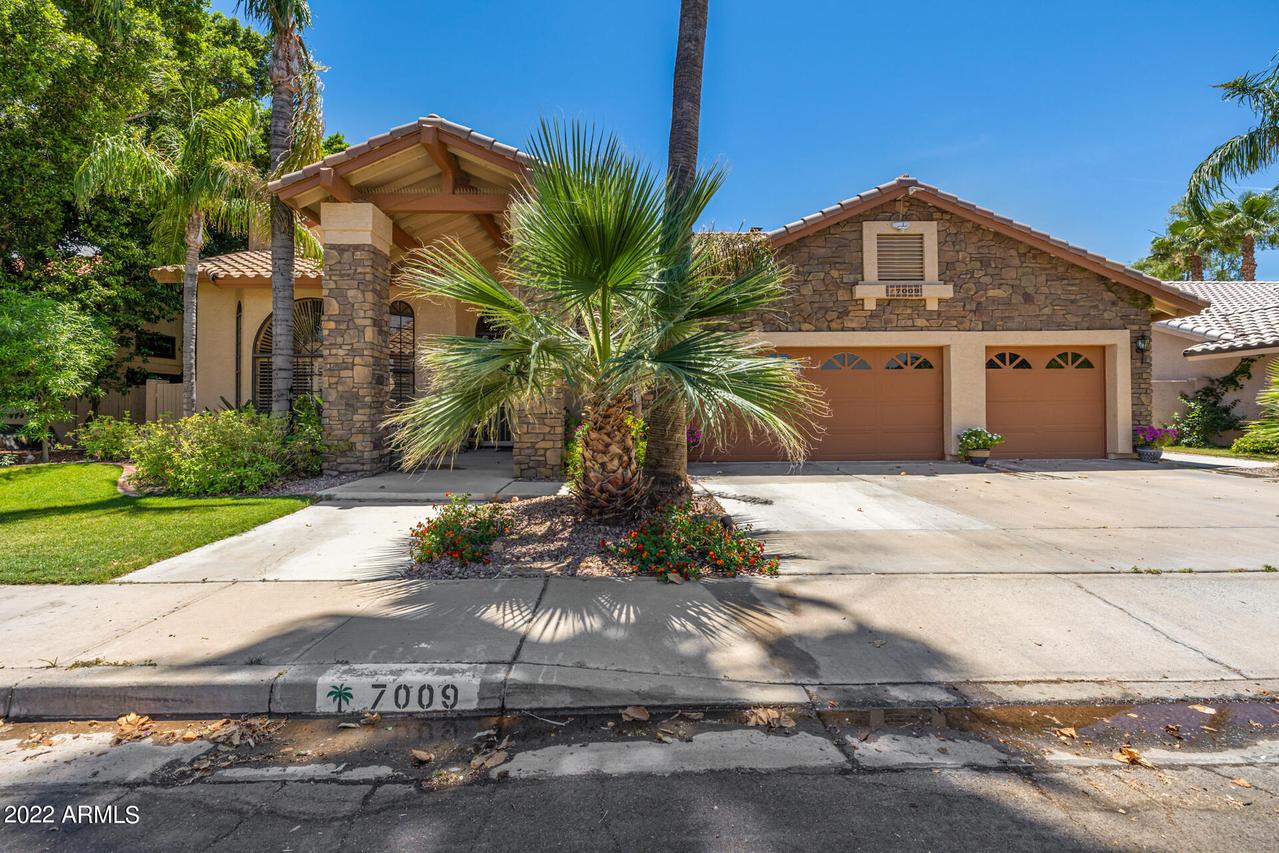 7009 W Kimberly Way, Glendale, AZ 85308
