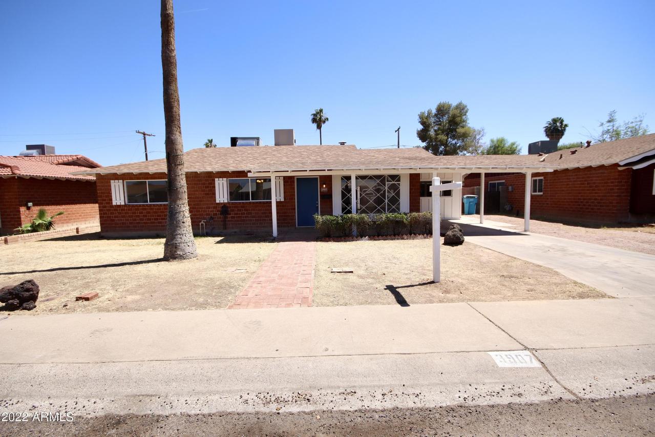 3907 W Citrus Way, Phoenix, AZ 85019